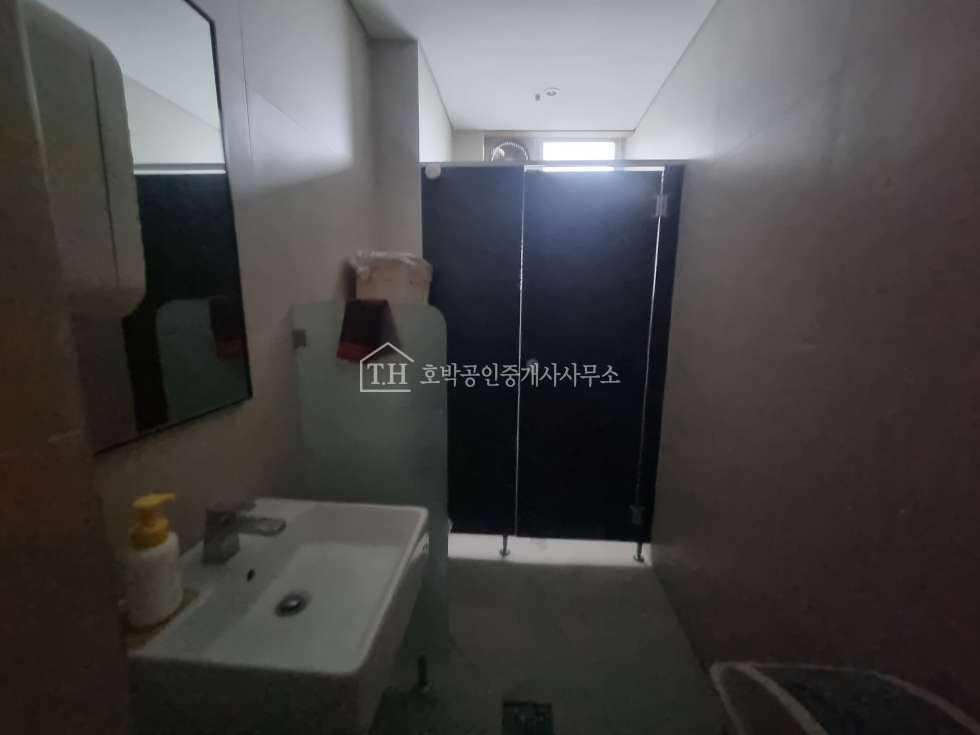 서울 동작구 사당동 사당 다이소 옆 대도로변 2층 상가 임대입니다. 월세 매물번호 10029 사진 14